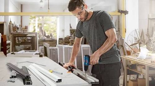 מברגה 12V דגם GSR 120 כולל סוללה 2AH ומטען מבית BOSCH בוש