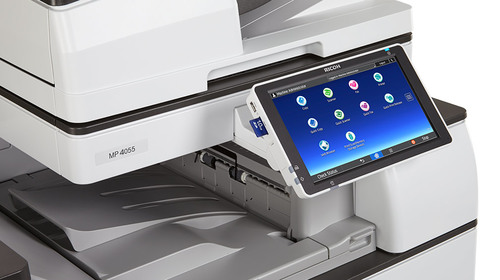 מכונת צילום ריקו RICOH MP 4055 – תקריב לוח הבקרה ותווית הדגם