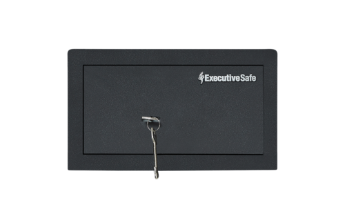 כספת ExecutiveSafe CS-1 – חזית עם דלת סגורה ומפתח