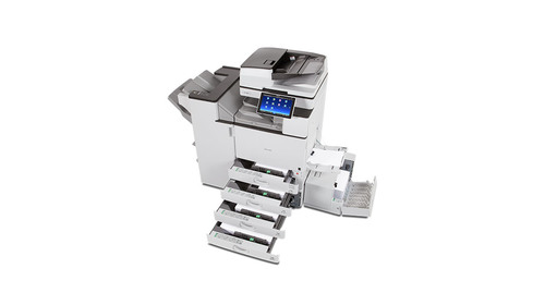 מכונת צילום Ricoh MP 5055 – מבט עילי באלכסון עם מגירות הנייר פתוחות