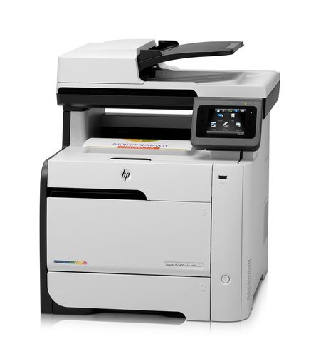 מדפסת לייזר צבעונית משולבת HP LaserJet Pro 400 color MFP M475dn – מבט אלכסוני מלפנים עם מסך דולק
