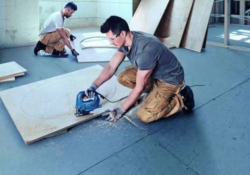  מסור ‏אנכי חשמלי Bosch GST 700 בוש