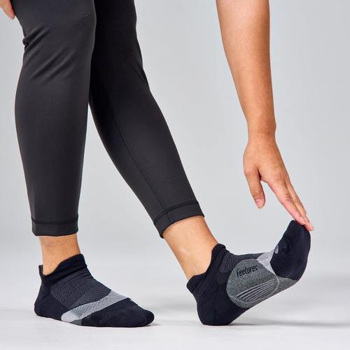 Feetures Elite Light Cushion No Show Tab Black גרבי ריצה