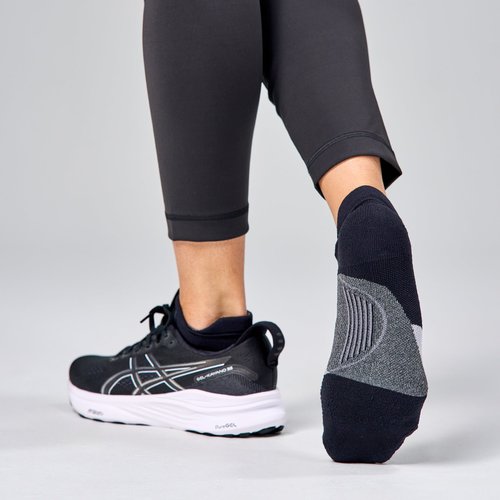Feetures Elite Light Cushion No Show Tab Black גרבי ריצה