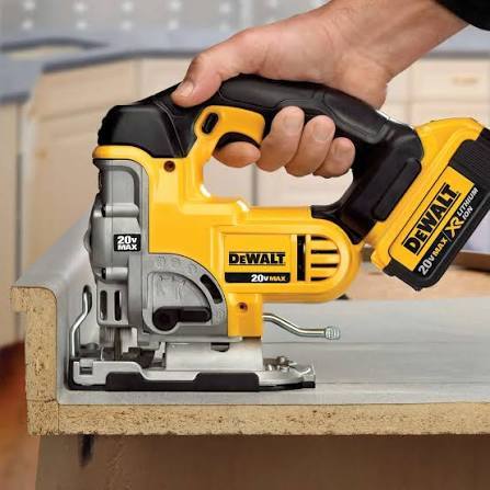 גוף מסור אנכי נטען Dewalt DCS331B