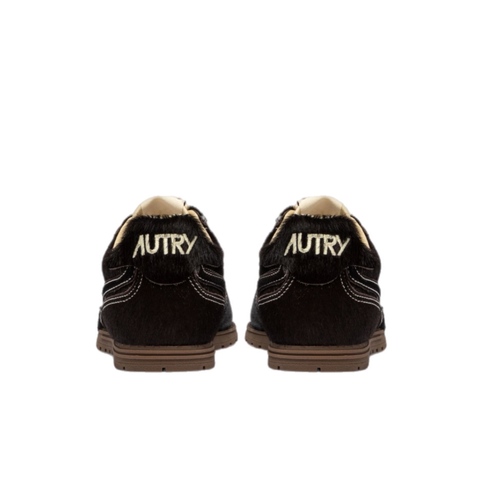 נעל AUTRY מידות 36-41 לנשים בגוון לבן-שחור - מבט נוסף