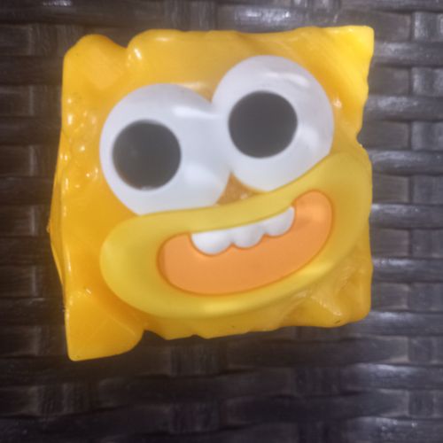 סקווישי גבינה קראנצ'י עם פרצוף - squishy Crunchy cheese