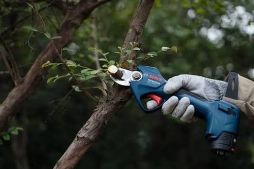 גוף מזמרה נטענת PRO PRUNER מבית BOSCH בוש
