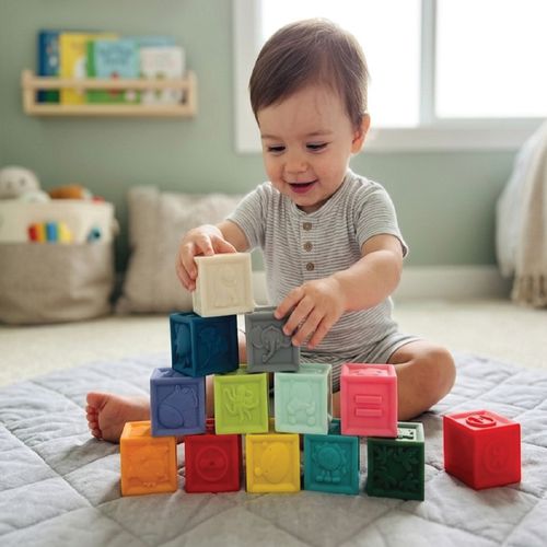 12 קוביות משחק גמישות ומצפצפות לפעוטות עם תבליטי חיות ומספרים
