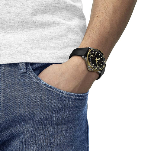 שעון TISSOT דגם T1204102705100 לגבר לוח שחור רצועת גומי ניטריל (HNBR-NBR) בצבע שחור – תמונה 2