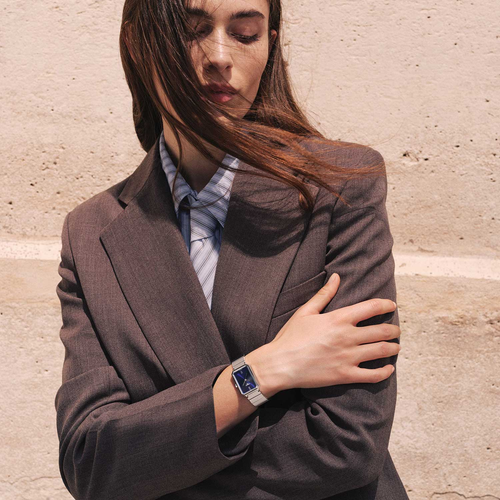 שעון TISSOT דגם T1601101104300 לאישה לוח כחול רצועת פלדת אל-חלד בצבע אפור – תמונה 4