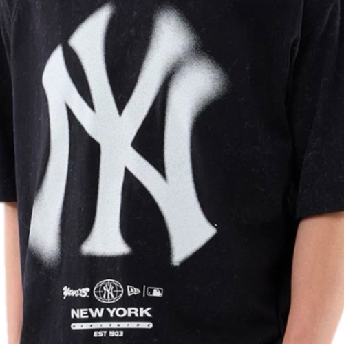 חולצה NEW ERA מידות XS-XXL לנשים בגוון ורוד - מבט צד