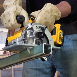 מסור עגול לחיתוך מתכת נטען דיוולט DeWalt 20V Max- גוף בלבד