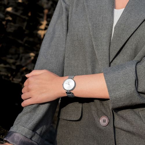 שעון OBAKU דגם V256LXCIMC לאישה לוח לבן רצועת פלדת אל חלד בצבע כסף – תמונה 4