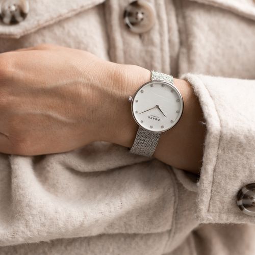שעון OBAKU דגם V288LXCWHC לאישה לוח אם הפנינה רצועת פלדת אל חלד בצבע כסוף – תמונה 4