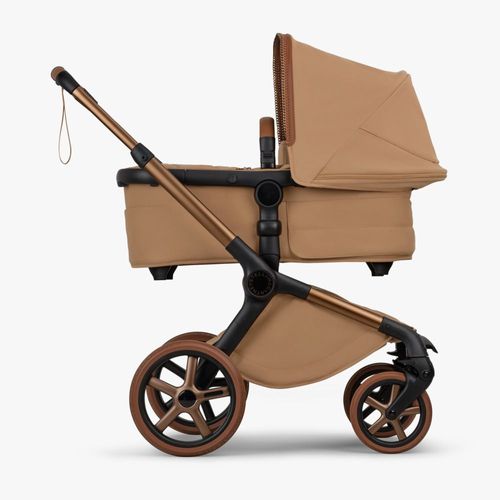 עגלת בוגבו פוקס 5 החדשה Fox 5 Bugaboo מתקפלת בקלות ביד אחת עם העריסה מהדורה מוגבלת Stella McCartney