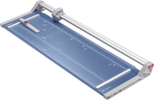 גליוטינה גלילית (חותך גלילי) Dahle 556 – מבט משופע על המכונה כולה, לוח כחול עם סרגלים