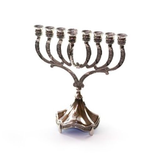 חנוכיה מוכספת בעיטור פרחים