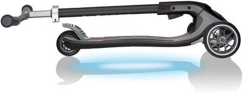 קורקינט עם גלגלים מאירים צבע שחור Globber Ultimum Lights