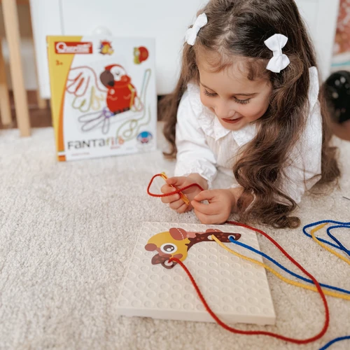 משחק קוורצ'טי לוח ותפירת חוטי צורות דגם 1 לגילאי 3+