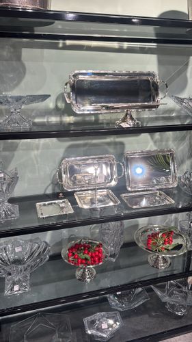 מגש מלבני בגוון כסף עם ידיות