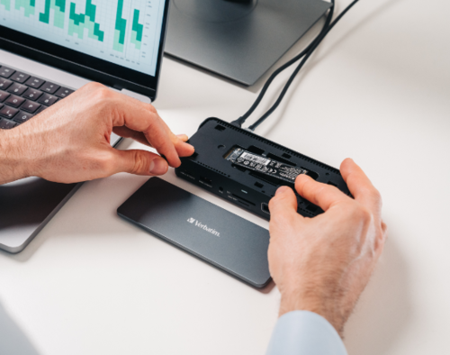 תחנת עגינה אוניברסלית Verbatim Pro Docking Station 15 Port with SSD slot
