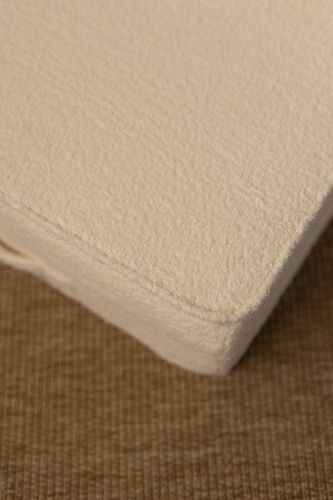 ספת נפתחת Coco מבד טדי בצבע Cotton White – כורסה שהופכת למיטה - מאמו