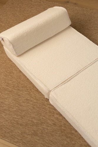 ספת נפתחת Coco מבד טדי בצבע Cotton White – כורסה שהופכת למיטה - מאמו