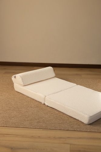 ספת נפתחת Coco מבד טדי בצבע Cotton White – כורסה שהופכת למיטה - מאמו