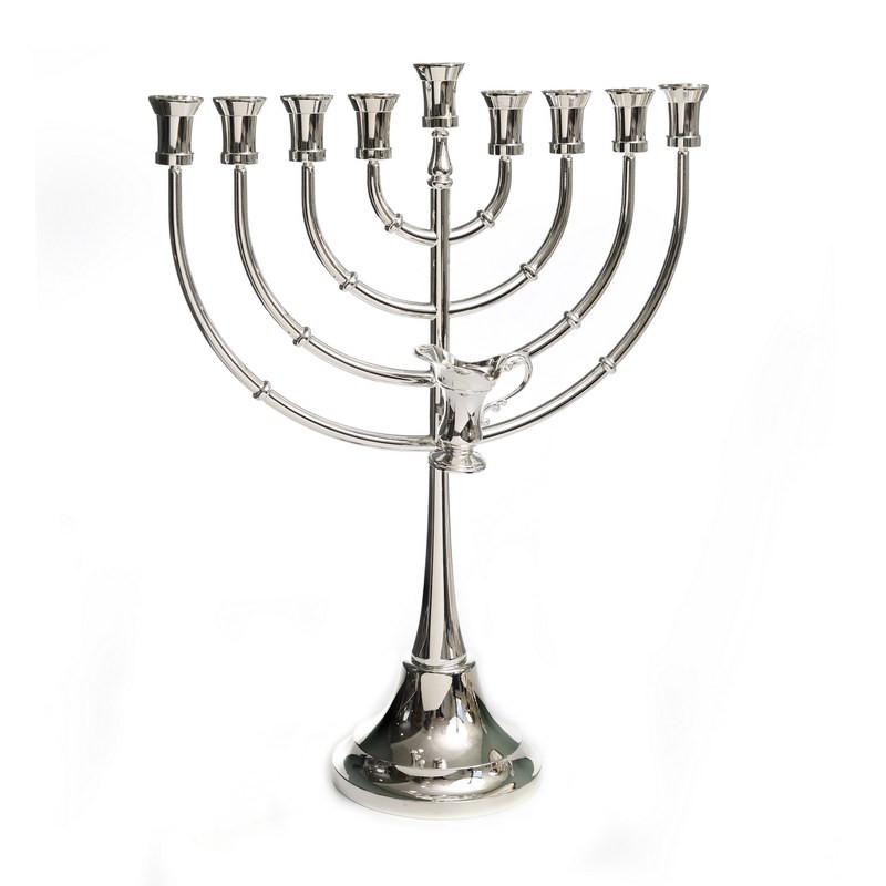 חנוכיית "כד השמן" מעוצבת בגוון כסף