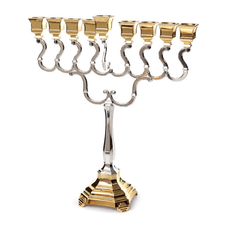 חנוכיית המכבים בגווני זהב וכסף