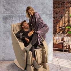  כורסת עיסוי BetaSonic III מבית Casada — קרם 