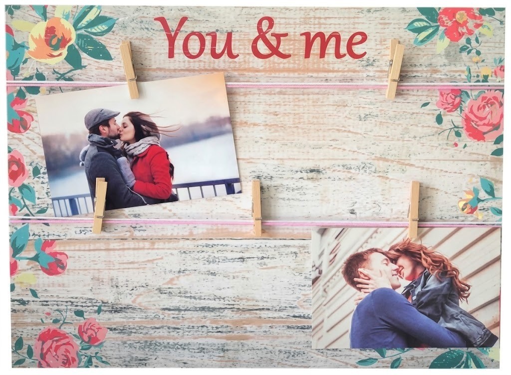 תליית תמונות על חוטים "You & Me"