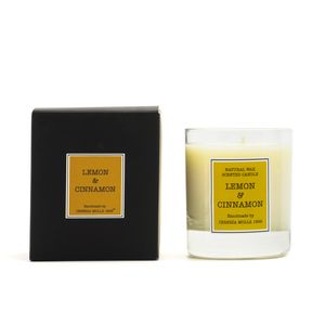 נר בגודל בינוני Lemon and cinnamon מבית המותג CERERIA MOLLA
