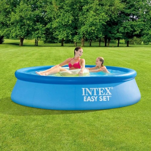 בריכת INTEX 28106 בשימוש בחצר