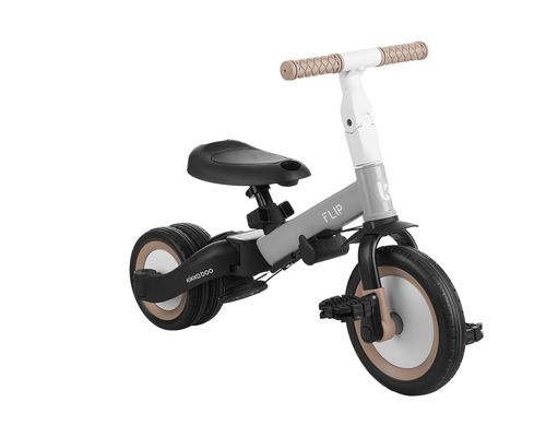 תלת אופן Flip אפור בתצורת אופני איזון עם גלגלים אחוריים צמודים ודוושות.