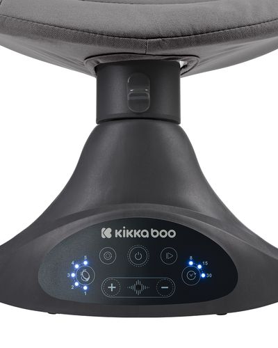 תקריב על לוח הבקרה הדיגיטלי בבסיס הנדנדה, עם כפתורים להפעלת פונקציות שונות.