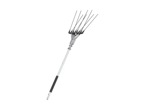 ראש מנערת זיתים STIHL SP-KM למנוע קומבי נטען, עם מוט ארוך, ידית אחיזה ושני מסרקים בעלי אצבעות לניעור ענפי זית