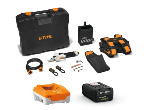 סט מזמרה חשמלית נטענת STIHL ASA 140 הכולל רתמת נשיאה, נרתיק סוללה, כבל חיבור, מזוודת אחסון, אביזרי תחזוקה, סוללת AP 300 P ומטען AL 301
