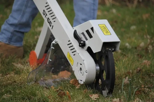 ראש כרסום של מכרסמת גדמים TERMINATOR 661PRO עם דיסק חיתוך, מגן בטיחות ורגל תמיכה לעבודה בגינה