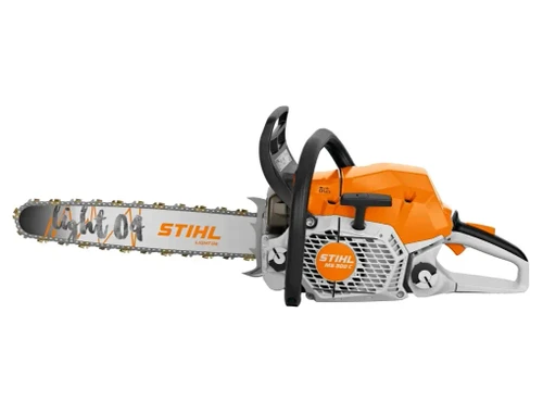 מסור עצים בנזין STIHL MS 300 C-M עם מערכת M-Tronic, מכסה מנוע כתום, מתנע ידני ולהב Light 04, מבט מצד המתנע