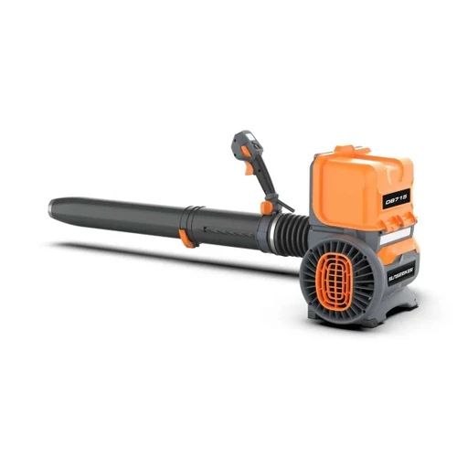 מפוח גב נטען Sunseeker DB715 עם מנוע Brushless בהספק 1500W, מבט צד המציג את פתח יניקת האוויר, צינור הנשיפה הארוך וידית ההפעלה