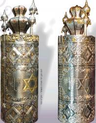 בית מיוחד ויפה עם חריטות של מגן דוד בשילוב כסף וזהב באיכות גבוהה לא משחיר עם מנגנון פנימי מיוחד לגלילה קלה