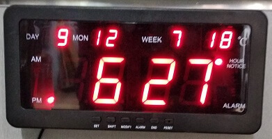 שעון לד חשמלי קטן