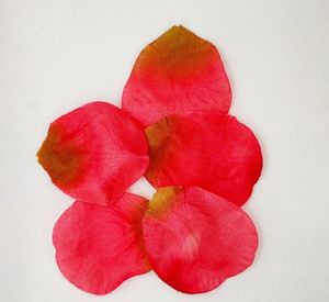 עלי כותרת בצבע אדום עם קצה ירקרק, 150 יחידות
