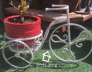 מעמד לעציצים דמוי אופניים צבע לבן