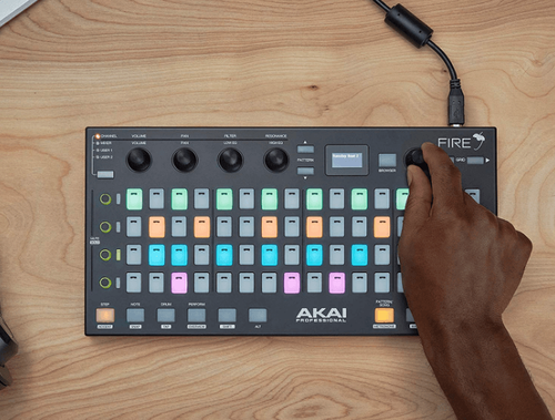 זוית נוספת Akai Professional Fire