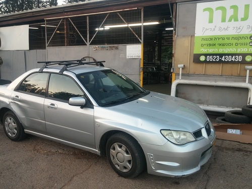 גגון פלדה שחור פרופיל מרובע דגם מתיחה T לגג חלק