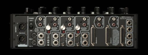 זוית נוספת PLAYdiffrently MODEL1 DJ Mixer