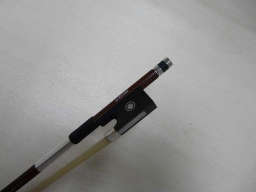 קשת עץ לכינור ריכטר מתומן M.RICHTER OCTAGONAL VIOLIN BOW